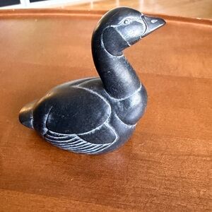 Vintage black small Boma duck goose carved stone fait en/made in Canada figurine